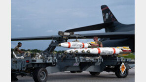 美 ‘죽음의 백조’ 첨단무기 장착 사진 공개[청계천 옆 사진관]