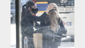 “일주일 뒤 고향 돌아가려 했는데…” 친구·가족 잃은 외국인들 ‘통곡’