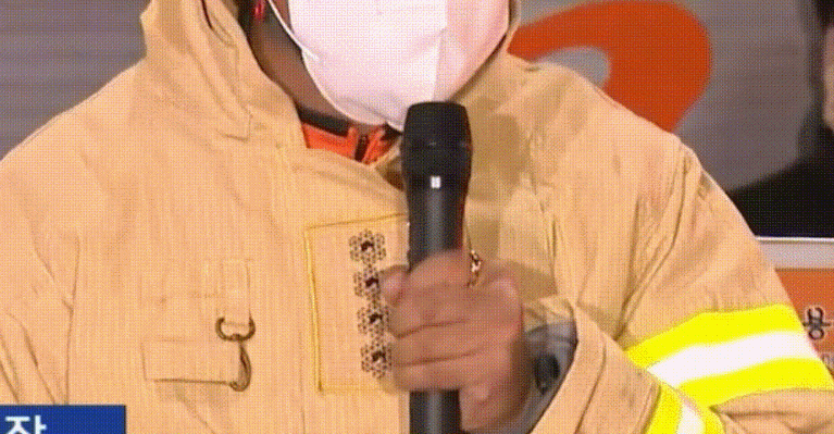 ‘이태원 참사’ 침착 브리핑하던 소방서장, 손은 덜덜 떨었다