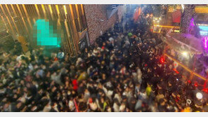 “1m²당 12명 넘게 밀집”… 5.5평에 300명 깔리고 선 채 실신도 