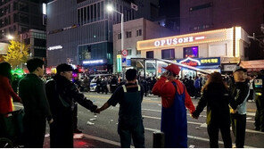 참사 당일 이태원역서 8만명 내려…작년 2.6배 수준