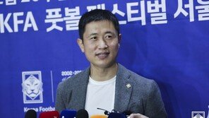 강원FC 서포터즈 “이영표 대표 재계약 취소, 재고하라”