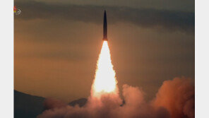 합참 “北 탄도미사일 3발 포착…1발 NLL 이남 26㎞에 떨어져”