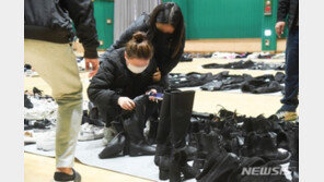 신발 감싸쥐고… “아이고 내 새끼, 아침에 내가 끈 묶어줬는데”