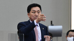 김기현 “이재명 요즘 얼굴에 웃음기”…野 “허접한 잡설”