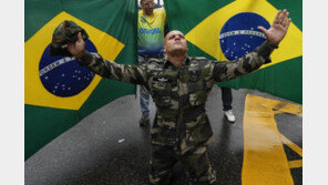 ‘브라질 대선 패배’ 보우소나루 지지자들, 수천명 모여 불복 시위