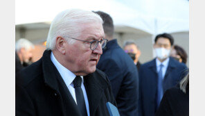 獨 대통령 “슬픔 함께 나눌 것”…이태원 참사 합동분향소 조문