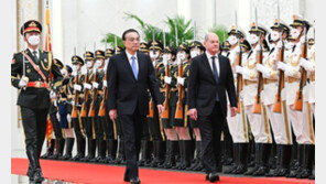 美-EU 반발에도 중국 간 獨총리… “中견제 전선 균열” 비판 