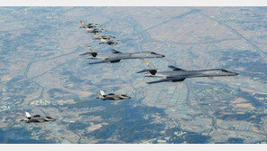 5년만에 한반도 뜬 美 ‘죽음의 백조’ B-1B… 北, SRBM 4발 맞불 발사