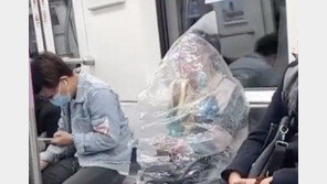 지하철서 큰 비닐 쓰더니 바나나 ‘우걱우걱’…中엽기 승객 논란