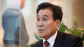 ‘자녀 관련 특혜 의혹’ 김지완 BNK금융지주 회장 사임