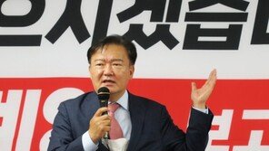 확성기로 ‘이재명 안돼’…불법선거운동 혐의 민경욱 기소