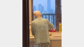 마지막 한끼 차려주는 말기암 엄마 뒷모습…아들은 하염없이 울었다