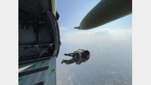 특전사 헬기에서 낙하해 2m 원안에 들어가야 한다![청계천 옆 사진관]