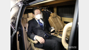 이재명 “이태원 참사 희생자 이름과 얼굴 공개해야”