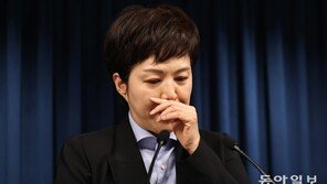 尹, 친윤에 전화해 당지도부 대처 불만 토로… ‘김은혜 국감장 퇴장’ 상황서 소극 대응 지적