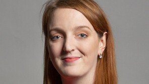 英성희롱 정치인 650명 ‘위스퍼 리스트’에 발칵…“前장관·의원 40여명”