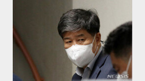 檢, ‘유재수 감찰무마 혐의’ 백원우·박형철 징역 2년·1년6월 구형