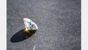 가짜 다이아몬드로 380억 대출 사기…일당 전원 실형