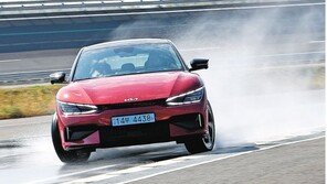 시동 3.5초 뒤면 시속 100km… EV6 GT “슈퍼카 안부러워”