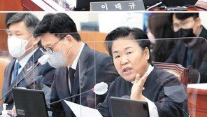 與 “교육재정 칸막이 없애 대학 지원” 野 “초중등 돈 빼앗아 주나”