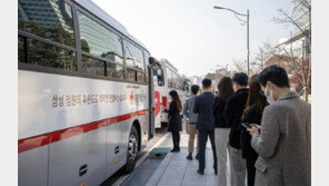 삼성, 임원 기부금으로 만든 헌혈버스 4대 전달