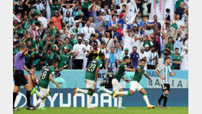 사우디. ‘우승 후보’ 아르헨티나에 2-1 역전승…최대 이변