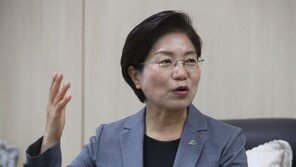 경찰, ‘사과 박스 전달의혹’ 김미경 은평구청장 ‘혐의없음’…비서만 송치