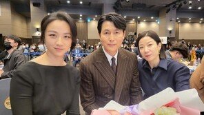 정우성, 탕웨이·전혜진 사이 찰칵…한중 대표 미남미녀들