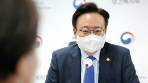 조규홍 “실내 마스크, 재유행 끝나면 해제 적극적 검토”