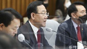 與 “야당의 예산삭감, 정부완박” 野 “대통령실 예산 늘려”