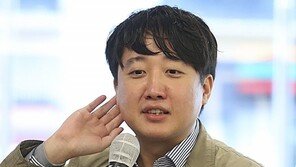 공개행사 참석한 이준석 “총선 전략 고민중…3번 졌으니 이겨야”