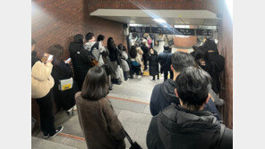 “지하철 오면 겨우 3명 들어가”…서울 지하철 파업 첫날 퇴근길 대란