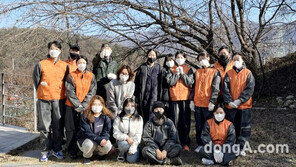 갤러리아百, 배우 김효진과 동물보호소 봉사…생명존중 프로젝트 일환