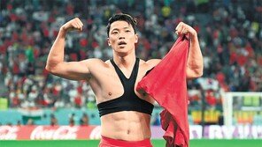 황희찬 “아픔 참고 뛰는 동료들 보며 벤치서 눈물”