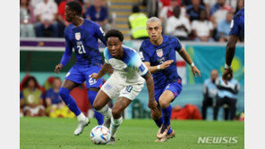 잉글랜드 공격수 스털링, 집에 강도 들어 급귀국 …출장 불투명