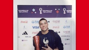 ‘술 광고 안 해’ 음바페, 버드와이저 로고 숨기고 기념사진