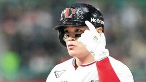 추신수, 연봉 10억 낮춰 SSG와 1년 재계약 