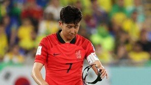 고개 숙인 손흥민 “죄송하다는 말밖에…최선 다했지만 차이 못좁혀”