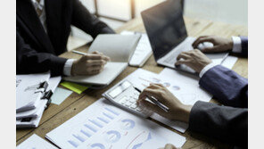 국내 기업 절반 “내년에도 경제 불황 지속”… ‘채용 · 복지’ 타격