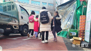 차도-인도 구분 안된 스쿨존 골목… “학교 오갈 때 너무 무서워요” 