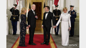 질 바이든, 마크롱에 “남편 재선 출마운동 준비돼있어”