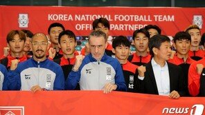 벤투 “응원 있어 목표 이뤘다”…손흥민 “앞만 보고 달리는 팀 노력”