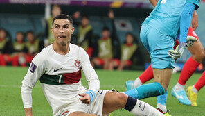 호날두 옛 동료 일침 “추한 결말…혼자 삐치는 행동 그만”