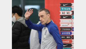 월드컵서 굴욕적으로 진 패장들 유임…한국과 딴판