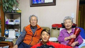 ‘손목 키스’ 황희찬이 귀국하자마자 달려간 곳은…