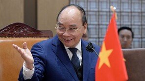 ‘방한’ 베트남 국가주석, 젊은 기업인들 만나… “관심과 투자 당부”