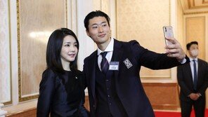 대표팀 ‘외모 1등’은?…尹 ‘빵’ 터지게 한 김민재의 답변