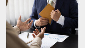 TV 나오던 ‘부동산 고수’, 수강생 돈 30억 ‘꿀꺽’…징역 9년