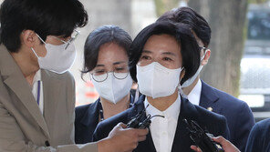 檢, ‘이정근 취업청탁 의혹’ 文청와대 비서관 압수수색